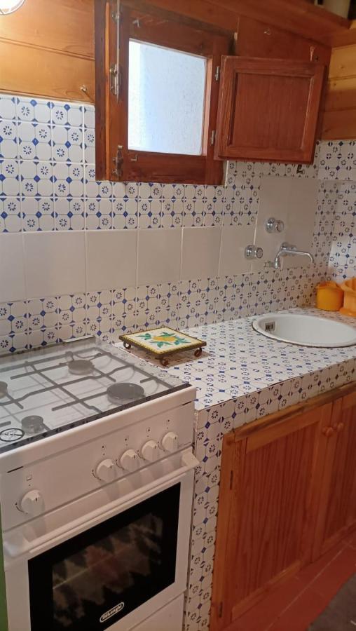 Отель Casa Bomboniera Эриче Экстерьер фото